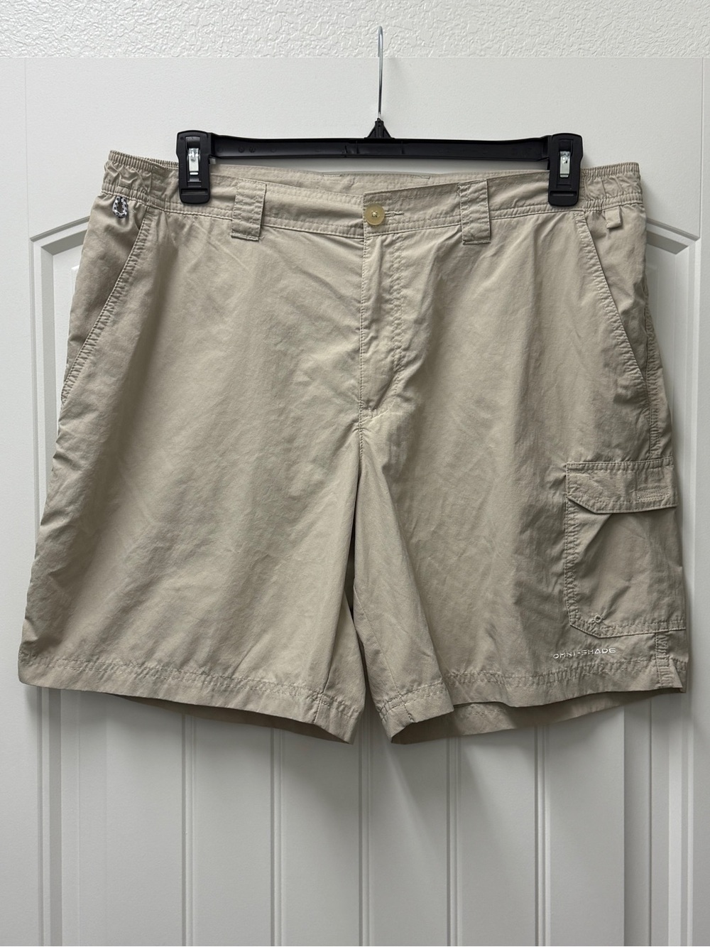 Columbia PFG Omni Shade Men’s 38 - 8” Inseam Tan Cargo Shorts Side Utility